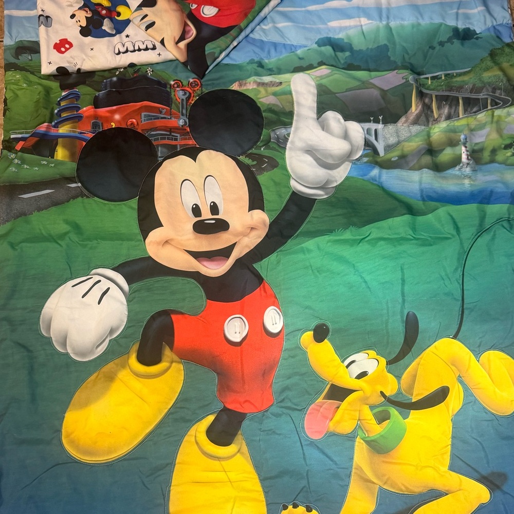 Mickey Mouse and Pluto Toddler Bedding
